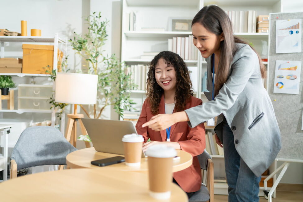 Human Skill คือทักษะพื้นฐานครอบคลุมการสื่อสาร ทำงานร่วมกับผู้อื่น แก้ปัญหา และจัดการอารมณ์