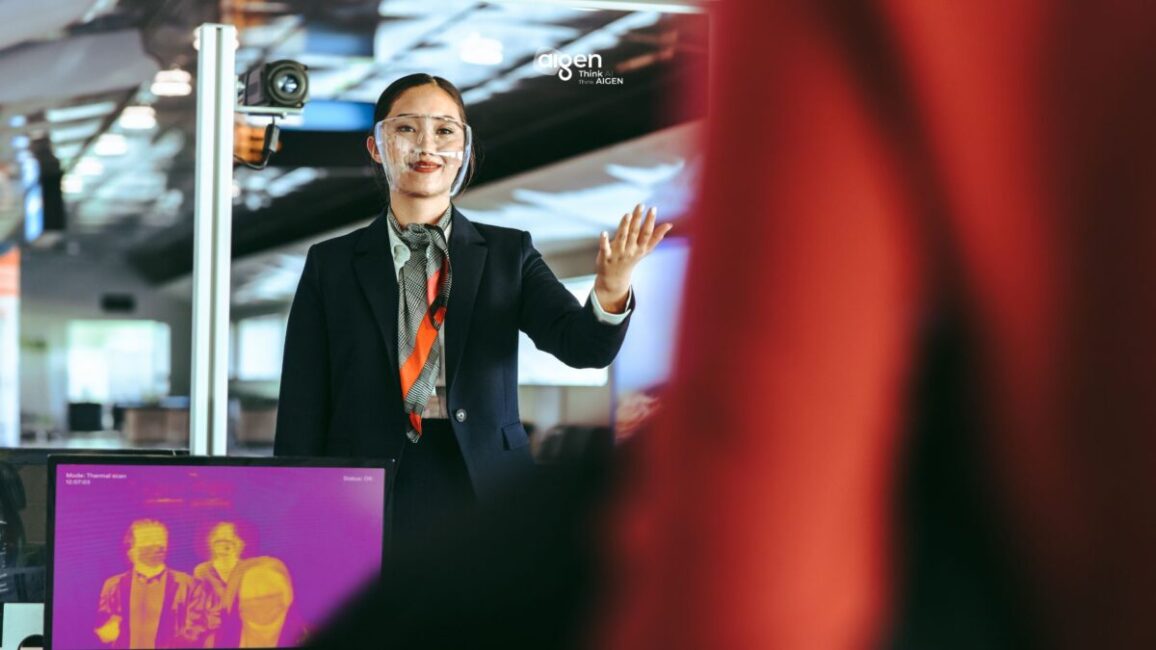 สแกนหน้าผู้ใช้งานในสนามบิน