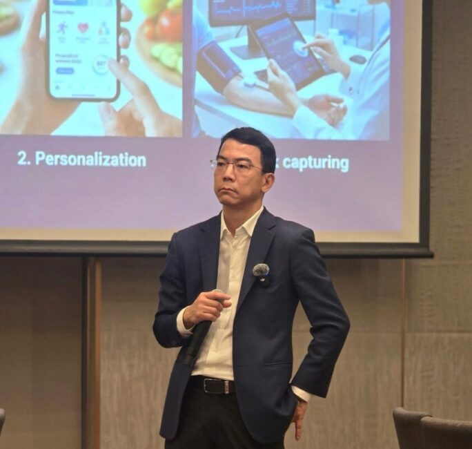 ดร.ภมรพล ชินจิตร CEO บริษัท ไอเจ็น จำกัด